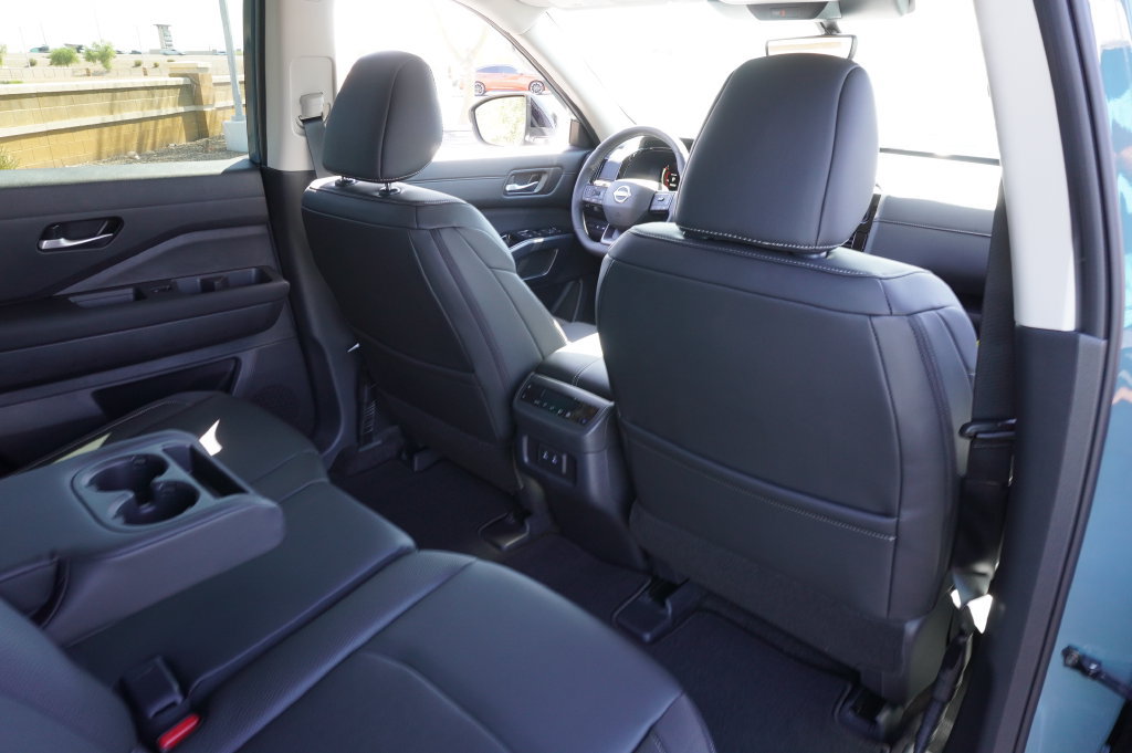 New 2026 Nissan Pathfinder SL FWD image 11