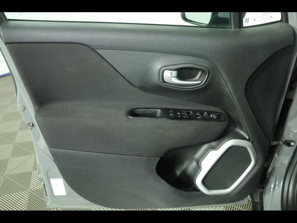 Used 2021 Jeep Renegade Latitude w/ Convenience Group image 20