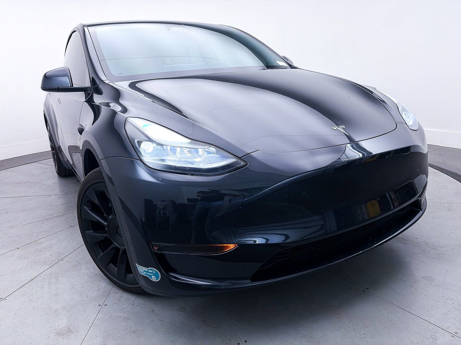 Used 2024 Tesla Model Y Long Range image 3