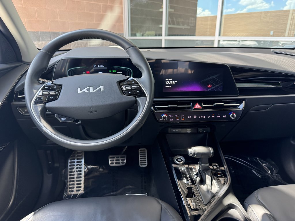 Used 2024 Kia Niro EX Touring FWD image 16
