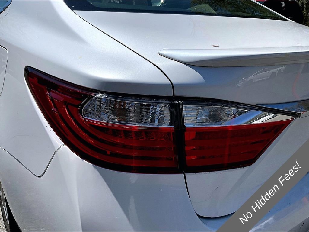 Used 2015 Lexus ES 300h w/ Navigation System Package FWD image 28
