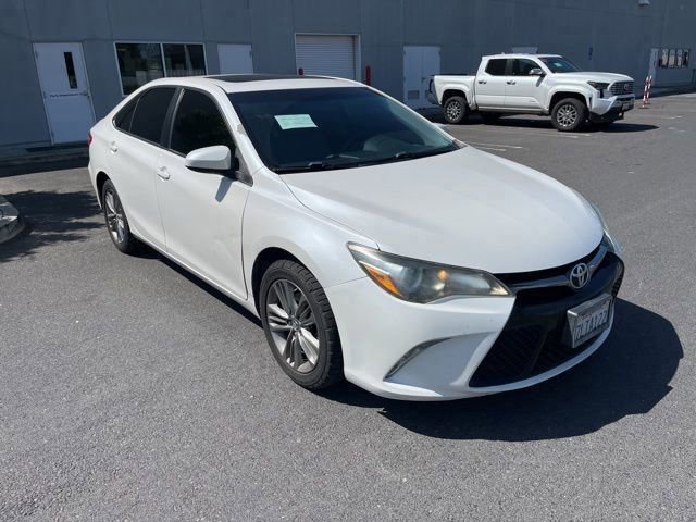 Used 2015 Toyota Camry SE w/ Moonroof Package FWD image 1