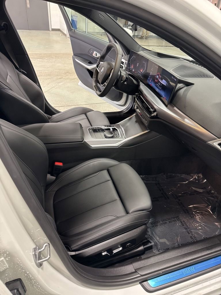 Used 2025 BMW 330i xDrive Sedan w/ Premium Package image 18