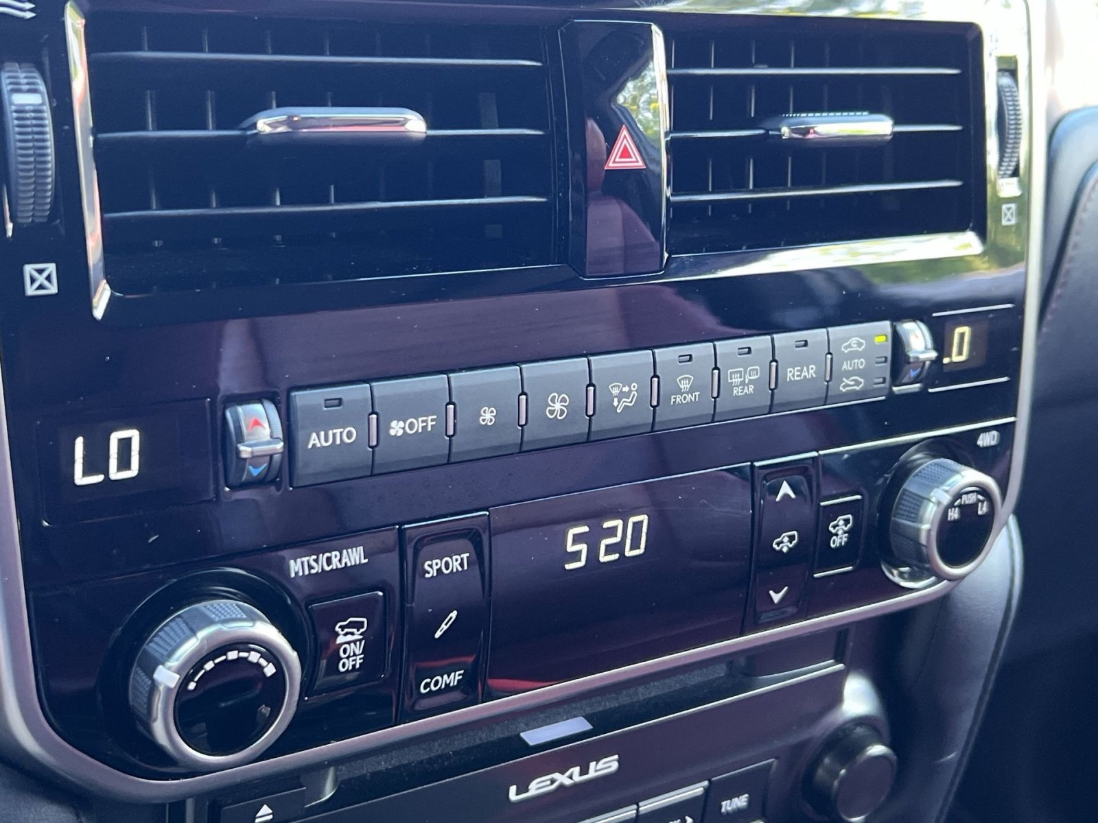 Used 2022 Lexus GX 460 Luxury w/ Sport Design Package AWD/4WD image 26