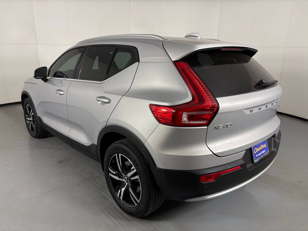 Used 2023 Volvo XC40 B5 Plus w/ Protection Package AWD/4WD image 6