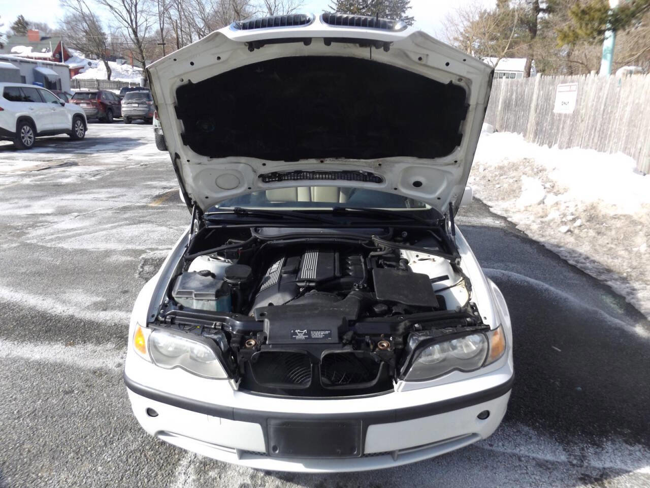 Used 2002 BMW 330xi Sedan image 12