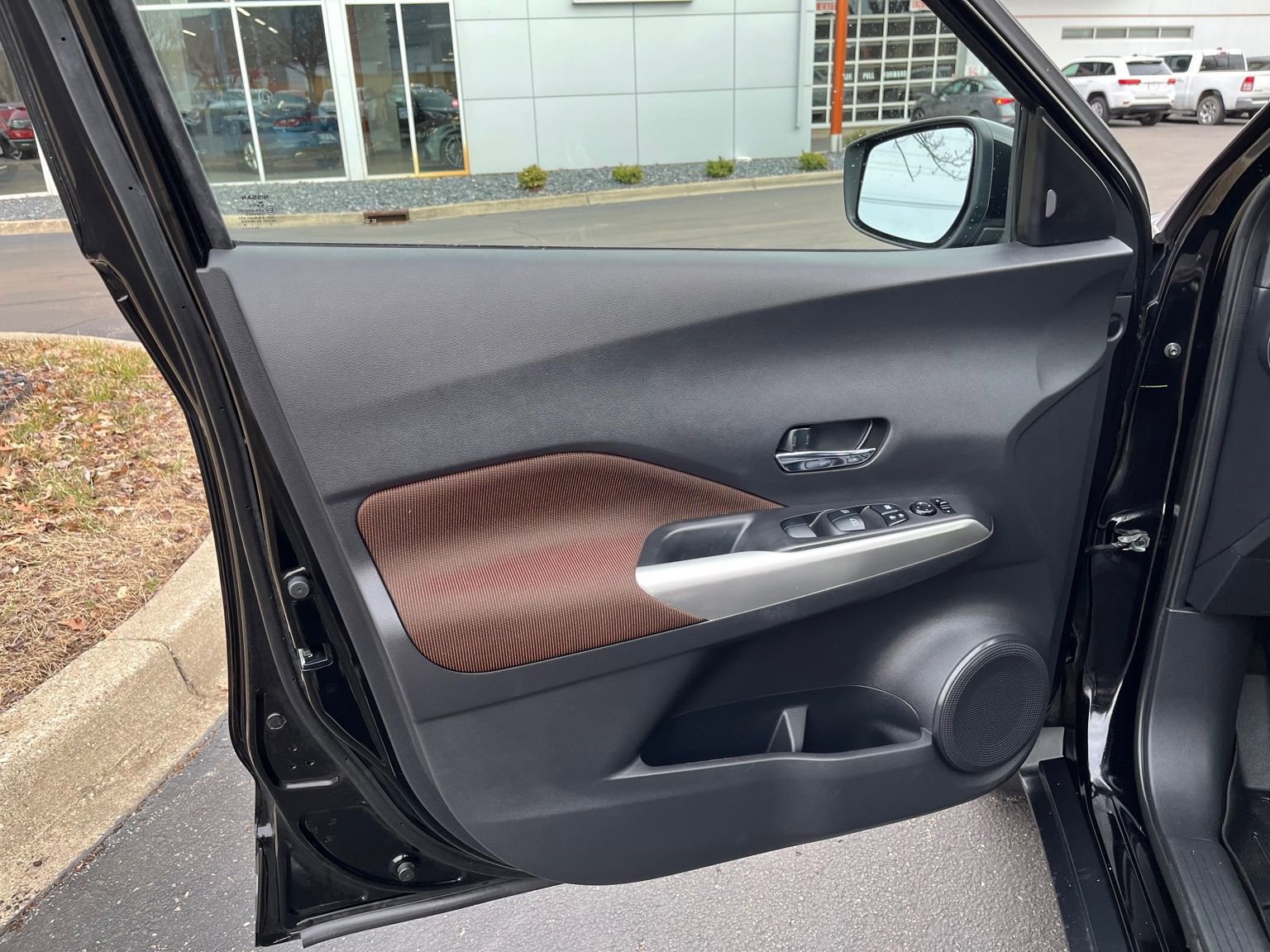Used 2020 Nissan Kicks SR image 8