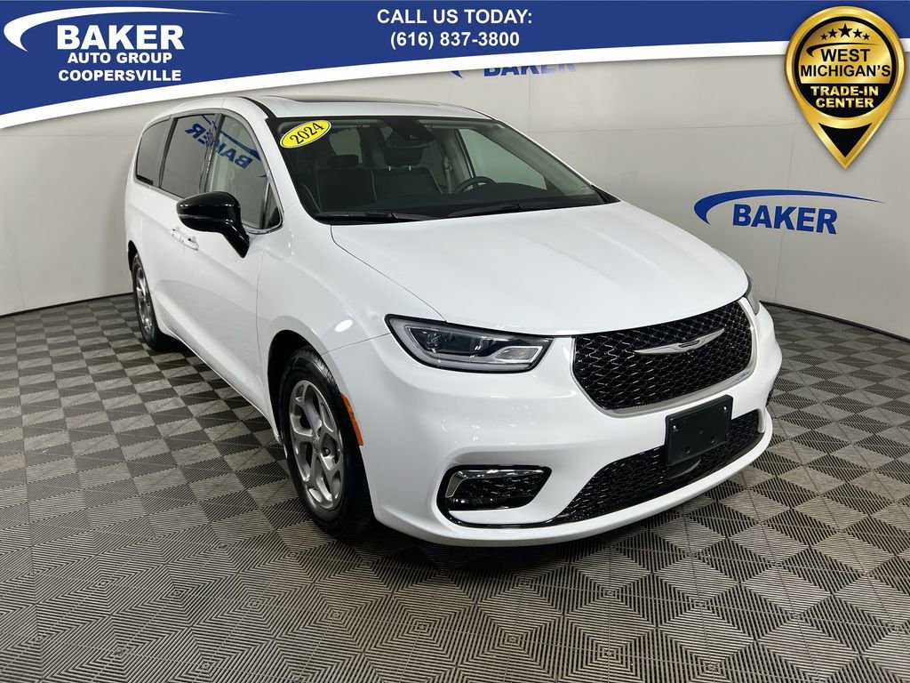 Used 2024 Chrysler Pacifica Limited image 2