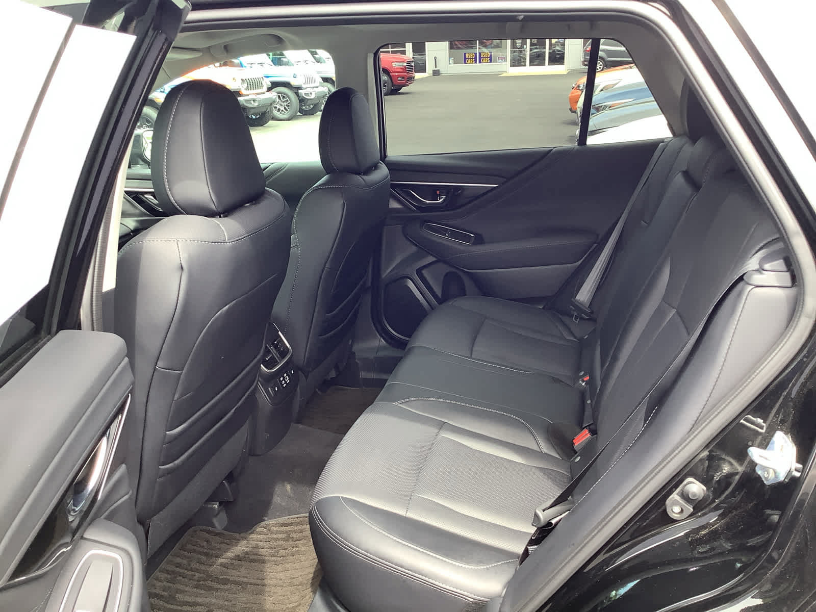 Used 2025 Subaru Outback Limited AWD/4WD image 10
