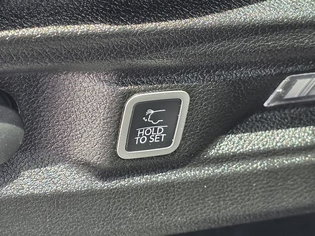 Used 2023 Jeep Grand Cherokee L Laredo AWD/4WD image 13