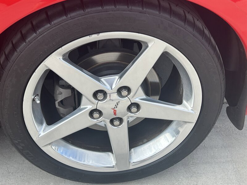 Used 2005 Chevrolet Corvette Convertible w/ Preferred Equipment Group image 21