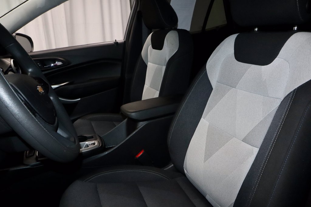 Used 2025 Chevrolet Trax LS FWD image 25