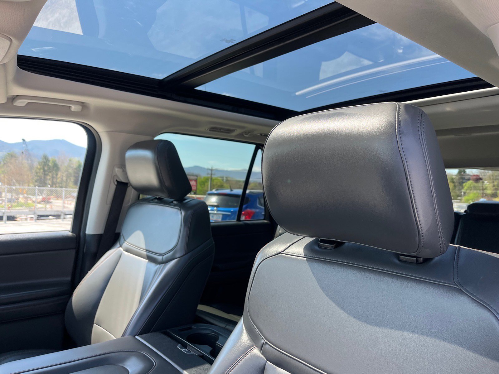 Certified 2025 Ford Expedition Active AWD/4WD image 7