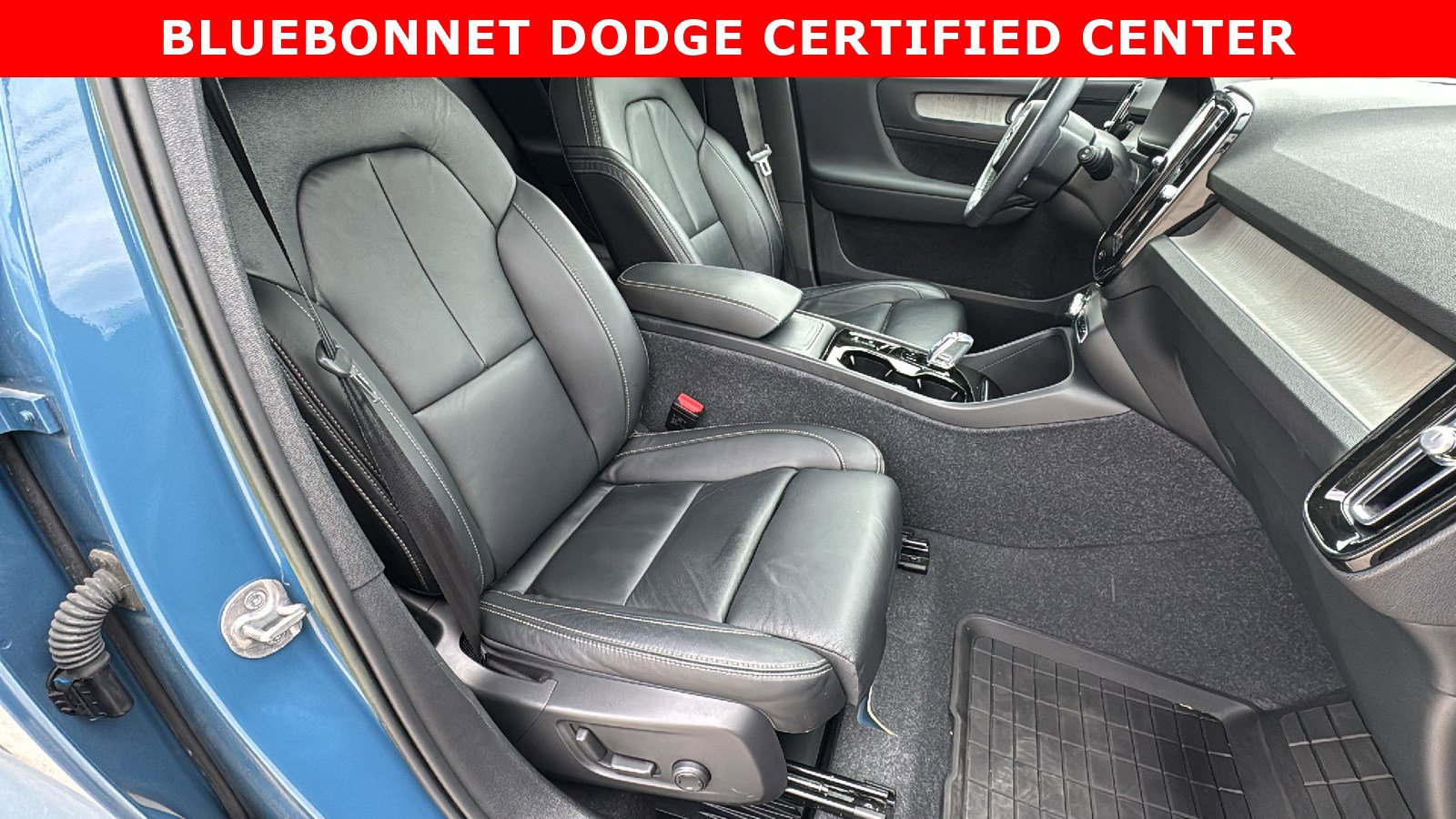 Used 2023 Volvo XC40 B5 Plus w/ Protection Package Premier image 31