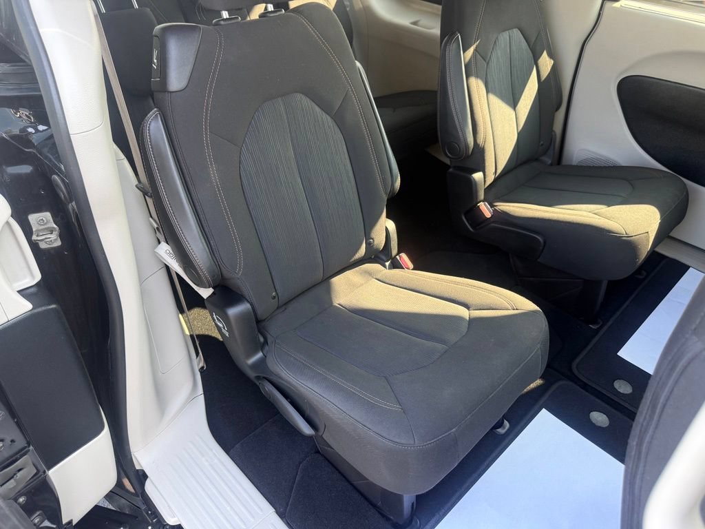 Used 2020 Chrysler Pacifica Touring w/ Advanced Safetytec Group FWD image 48