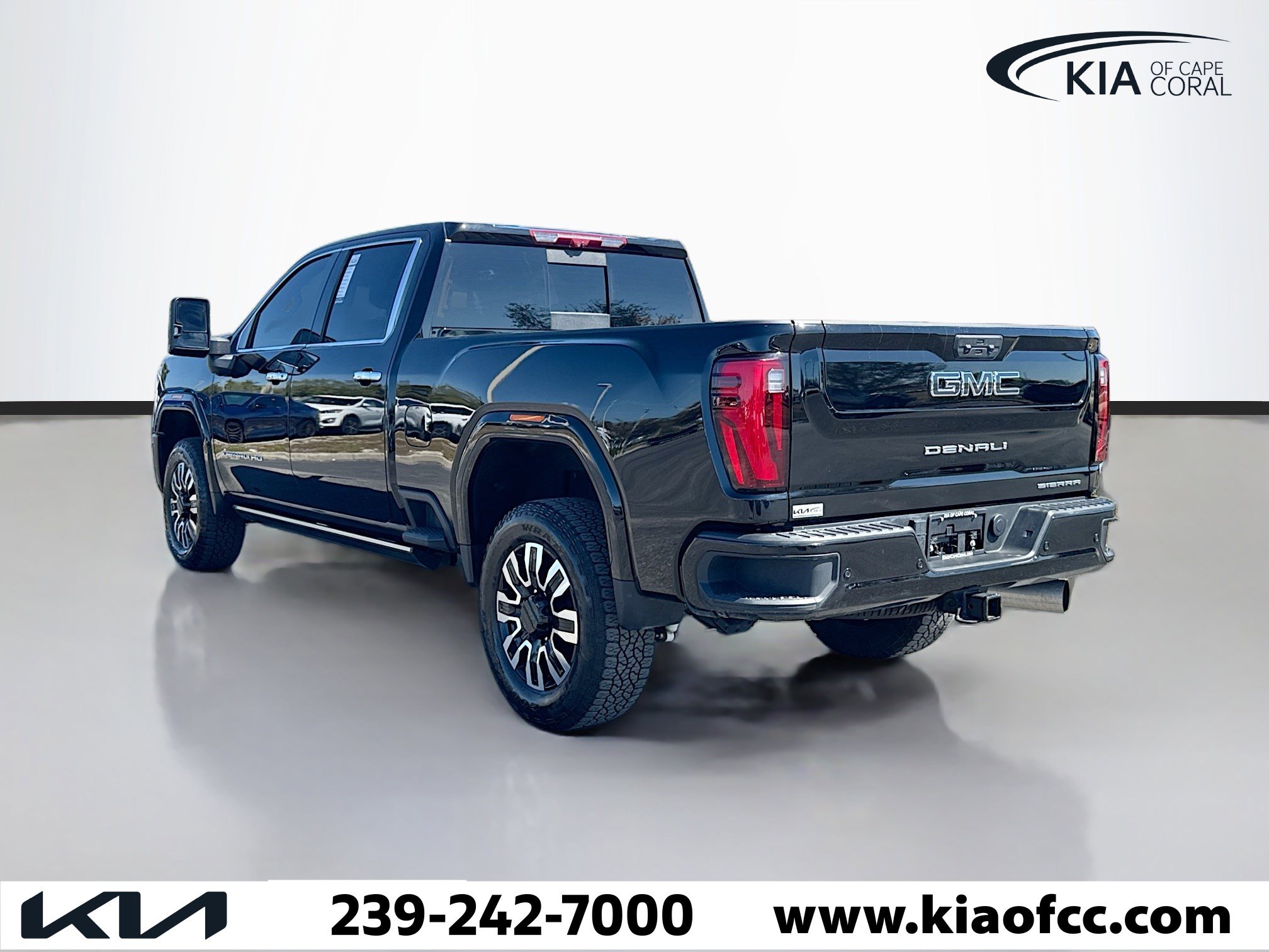 Used 2025 GMC Sierra 3500 Denali Ultimate image 3