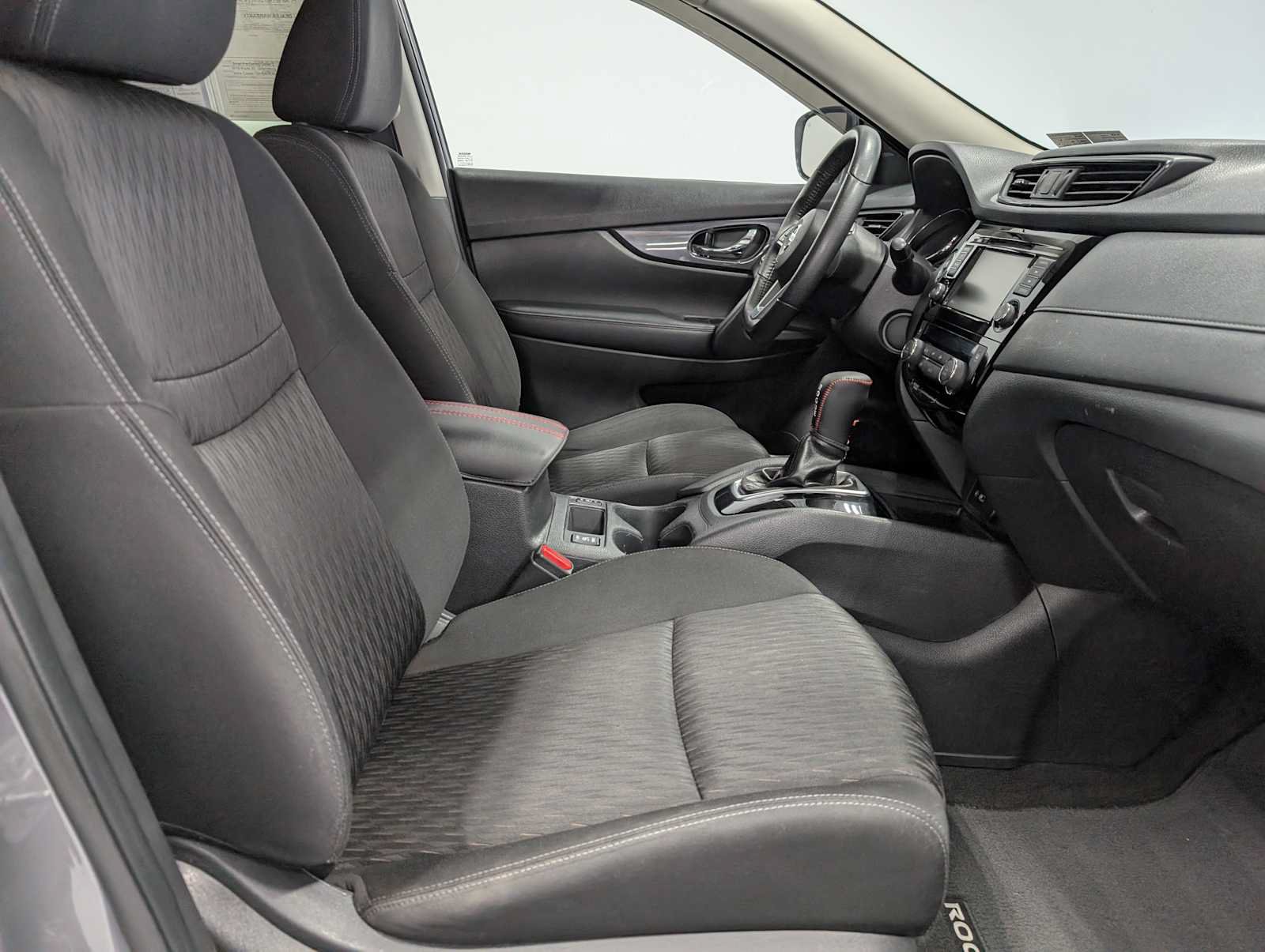 Used 2020 Nissan Rogue SV AWD/4WD image 39