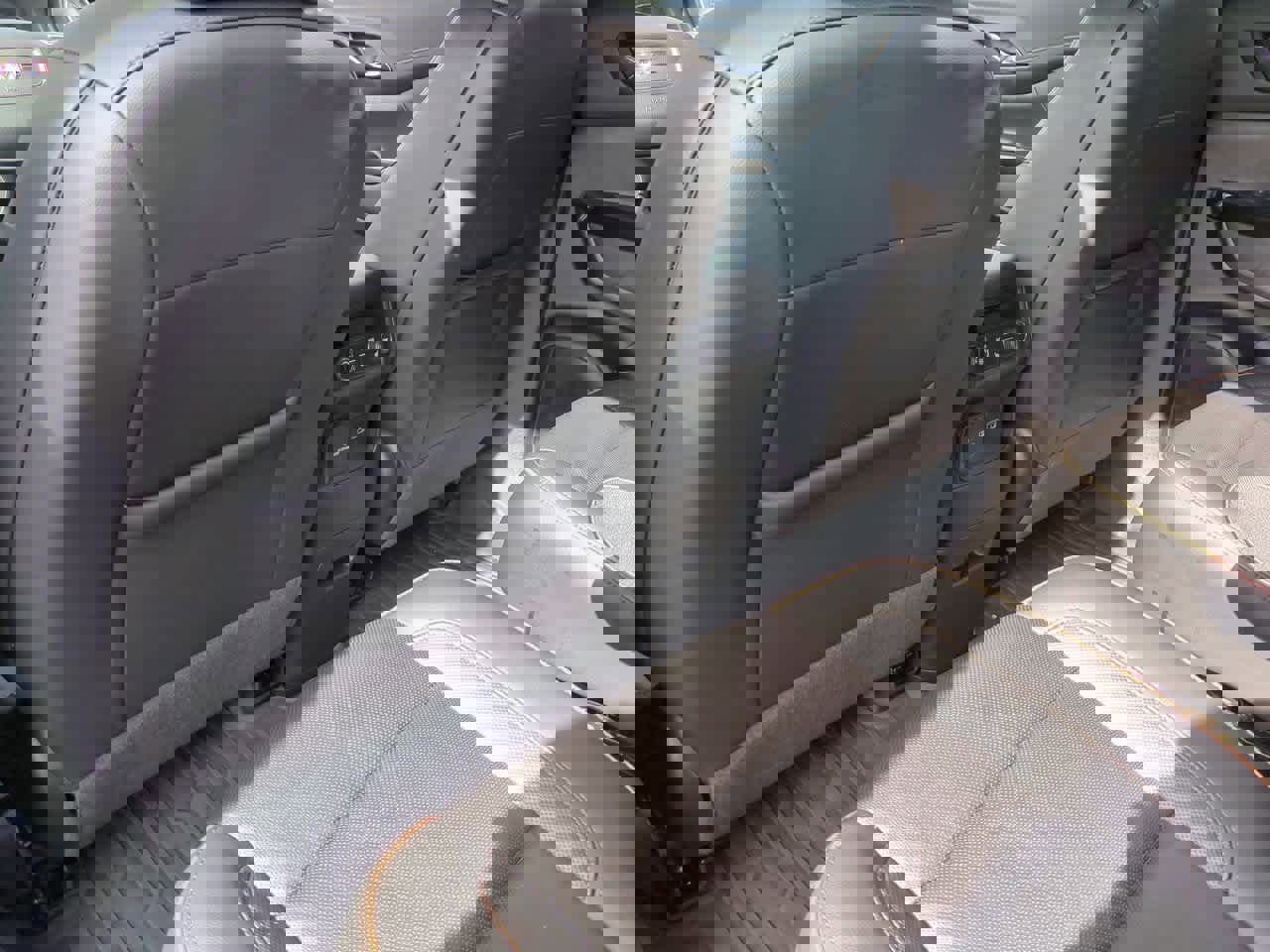 Used 2023 GMC Acadia AT4 w/ Technology Package image 19