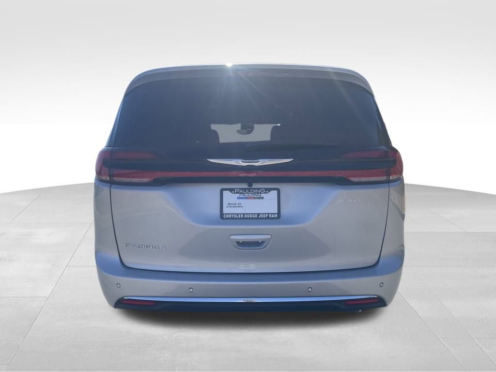 New 2026 Chrysler Pacifica Select image 6
