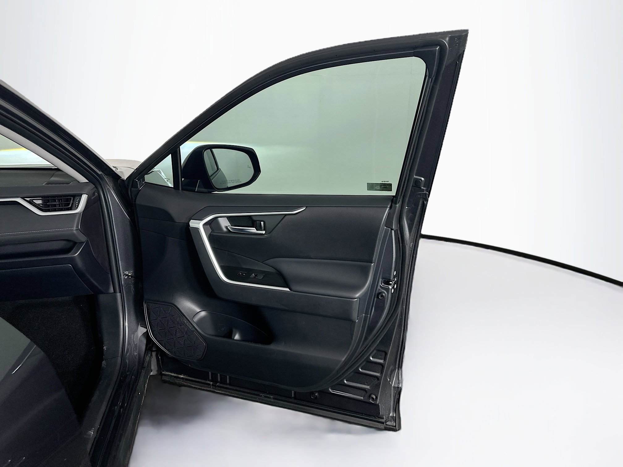 Used 2025 Toyota RAV4 XLE w/ Convenience Package FWD image 32