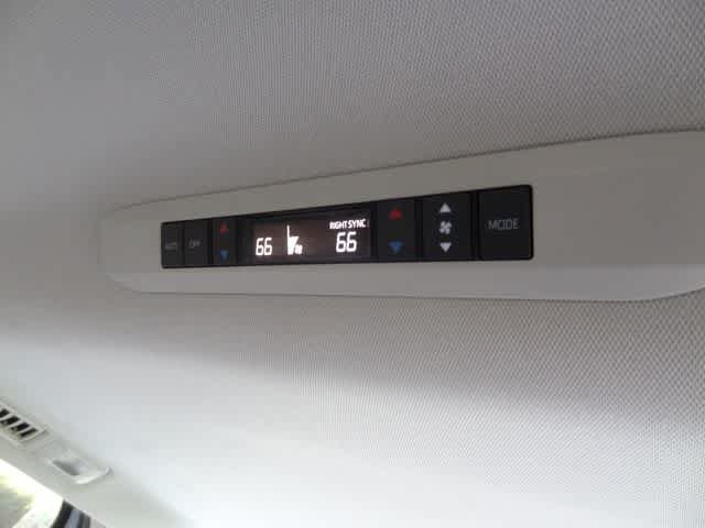 Used 2024 Toyota Sienna XLE FWD image 17