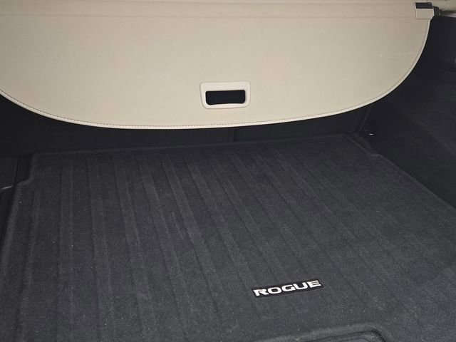 Used 2023 Nissan Rogue S image 10