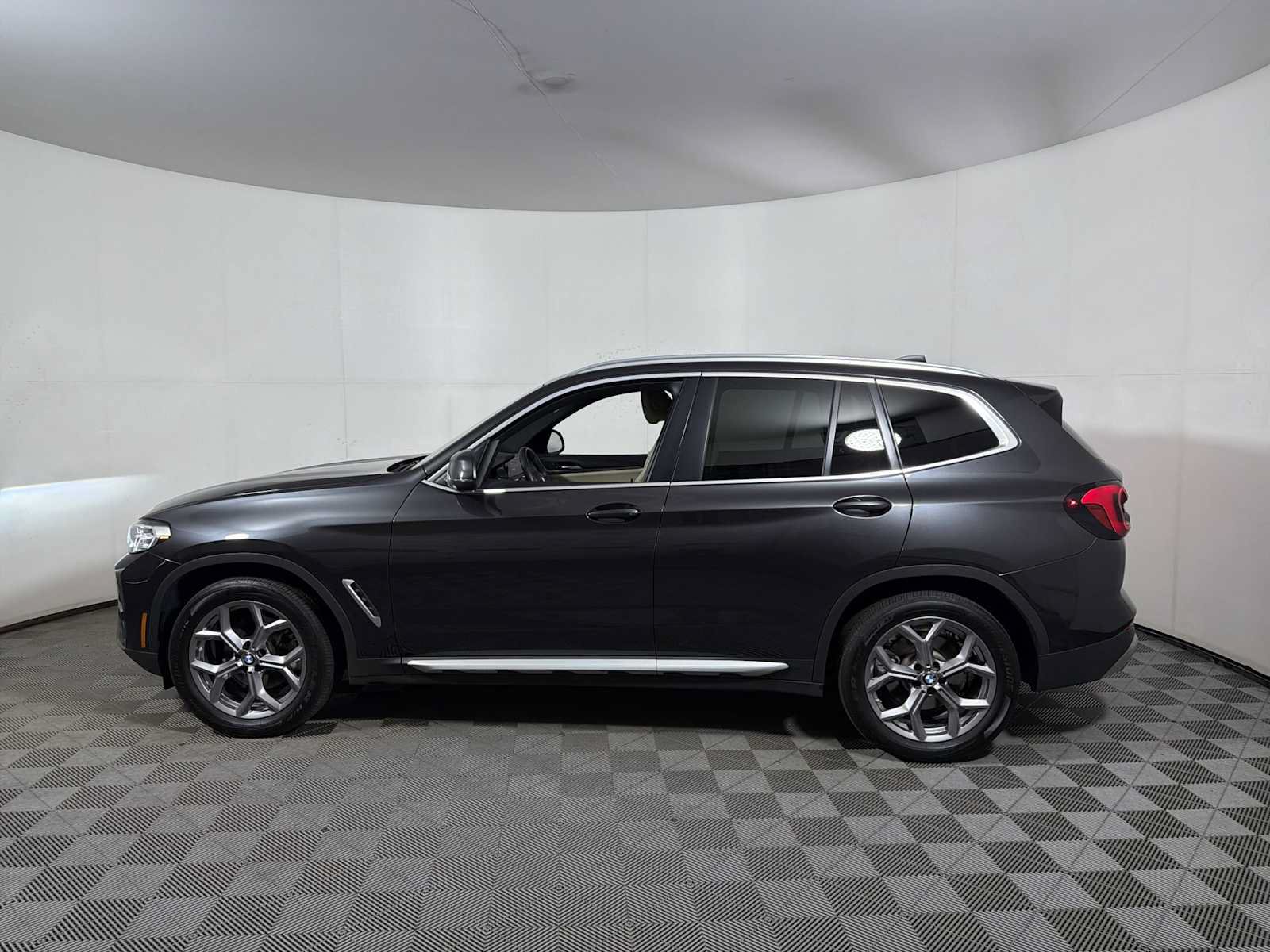 Used 2024 BMW X3 xDrive30i w/ Convenience Package AWD/4WD image 4