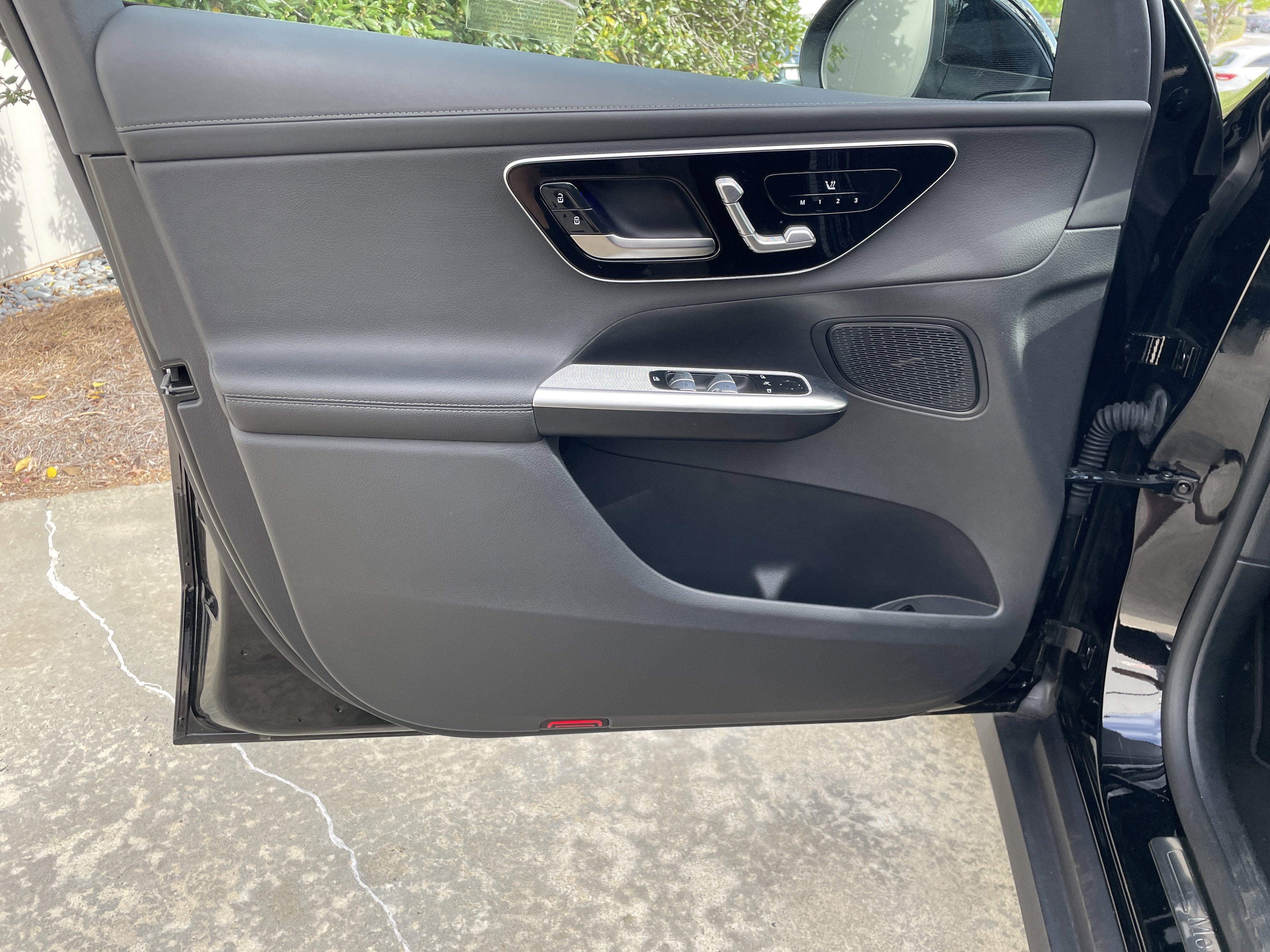 Certified 2025 Mercedes-Benz GLC 300 4MATIC w/ Driver Assistance Package image 19