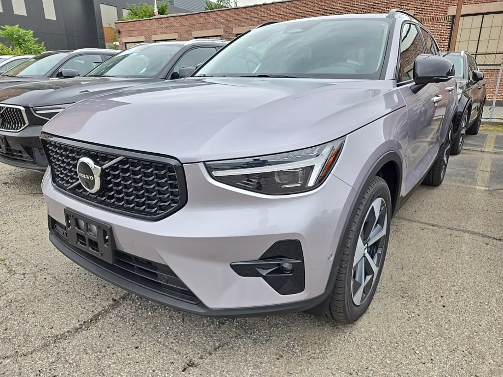 New 2026 Volvo XC40 B5 Plus w/ Protection Package Premier AWD/4WD image 2