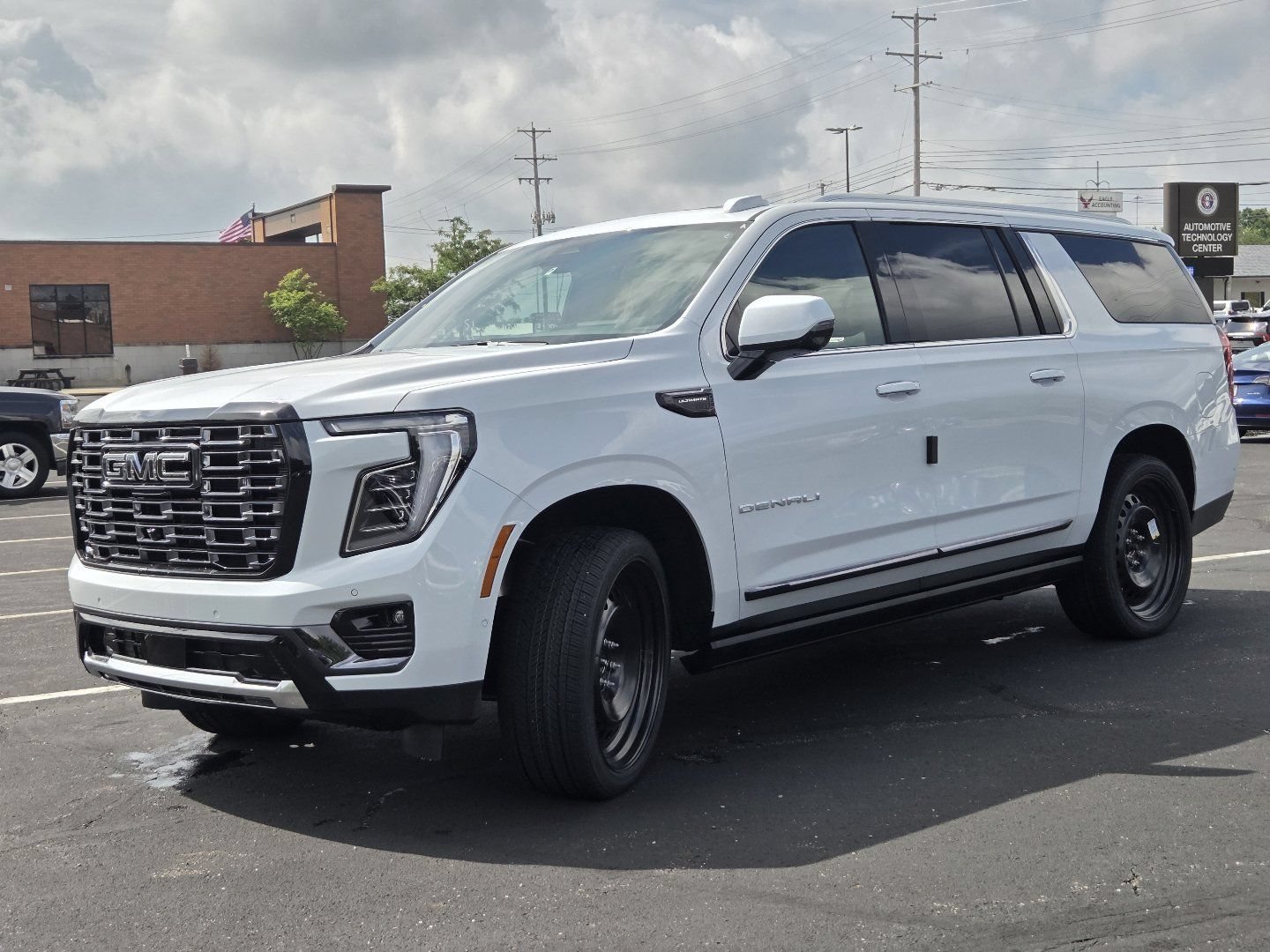 New 2026 GMC Yukon XL Denali Ultimate AWD/4WD image 16