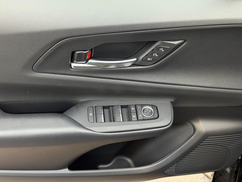 New 2026 Toyota Prius Plug-In Hybrid FWD image 7