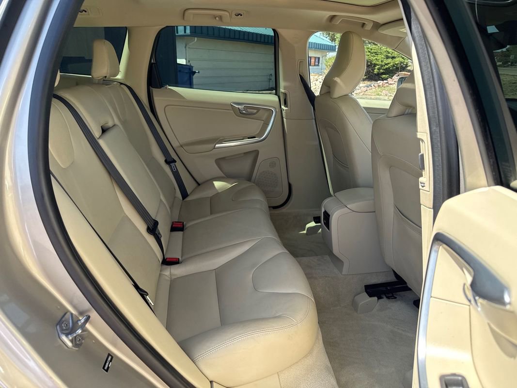 Used 2015 Volvo XC60 T6 w/ Proximity Package image 17