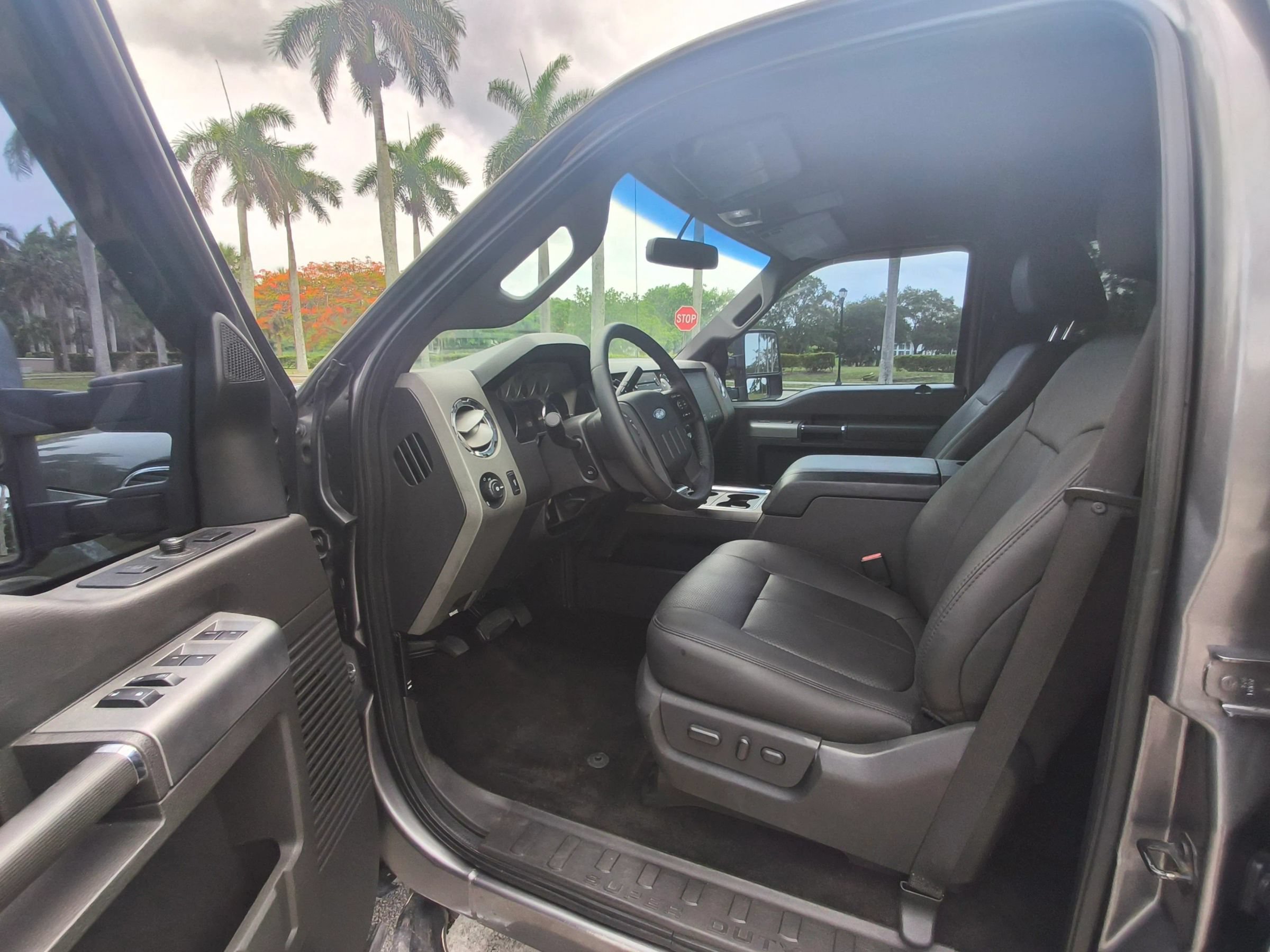 Used 2011 Ford F250 Lariat w/ Lariat Interior Pkg RWD image 10
