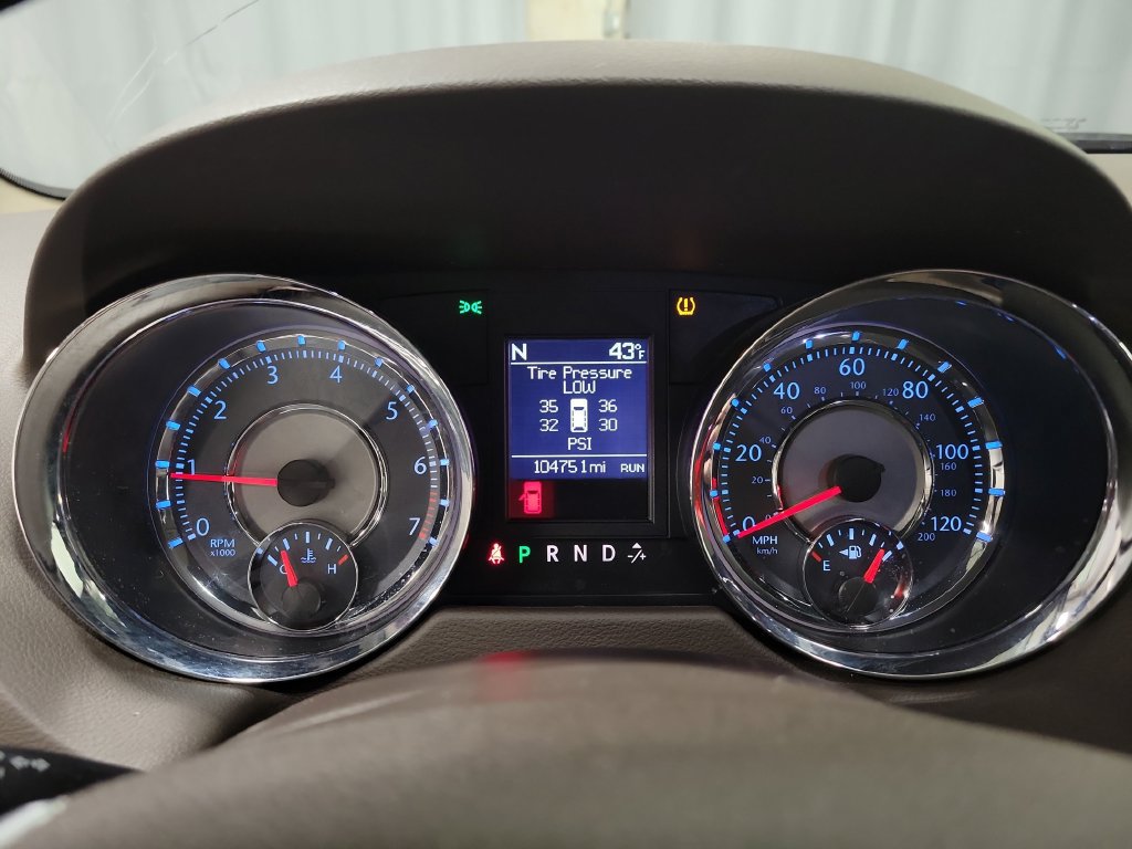 Used 2012 Chrysler Town & Country Touring-L w/ Driver Convenience Group FWD image 25