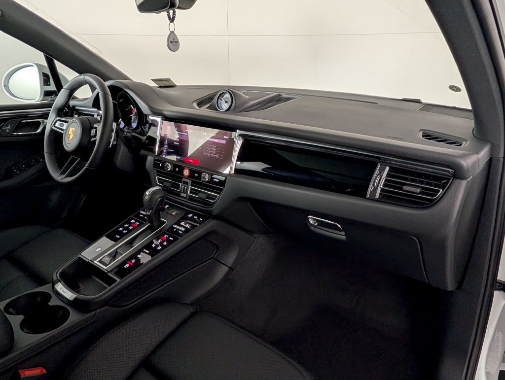 New 2026 Porsche Macan AWD/4WD image 19
