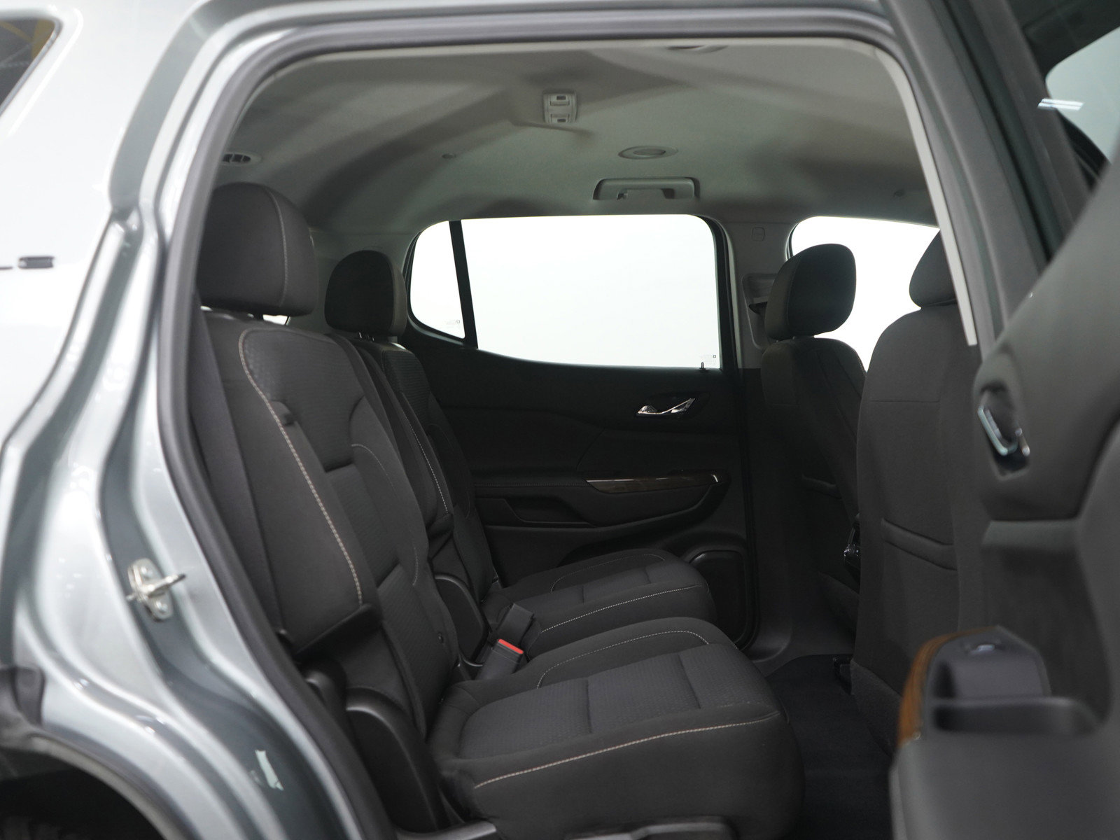 Used 2023 GMC Acadia SLE image 13