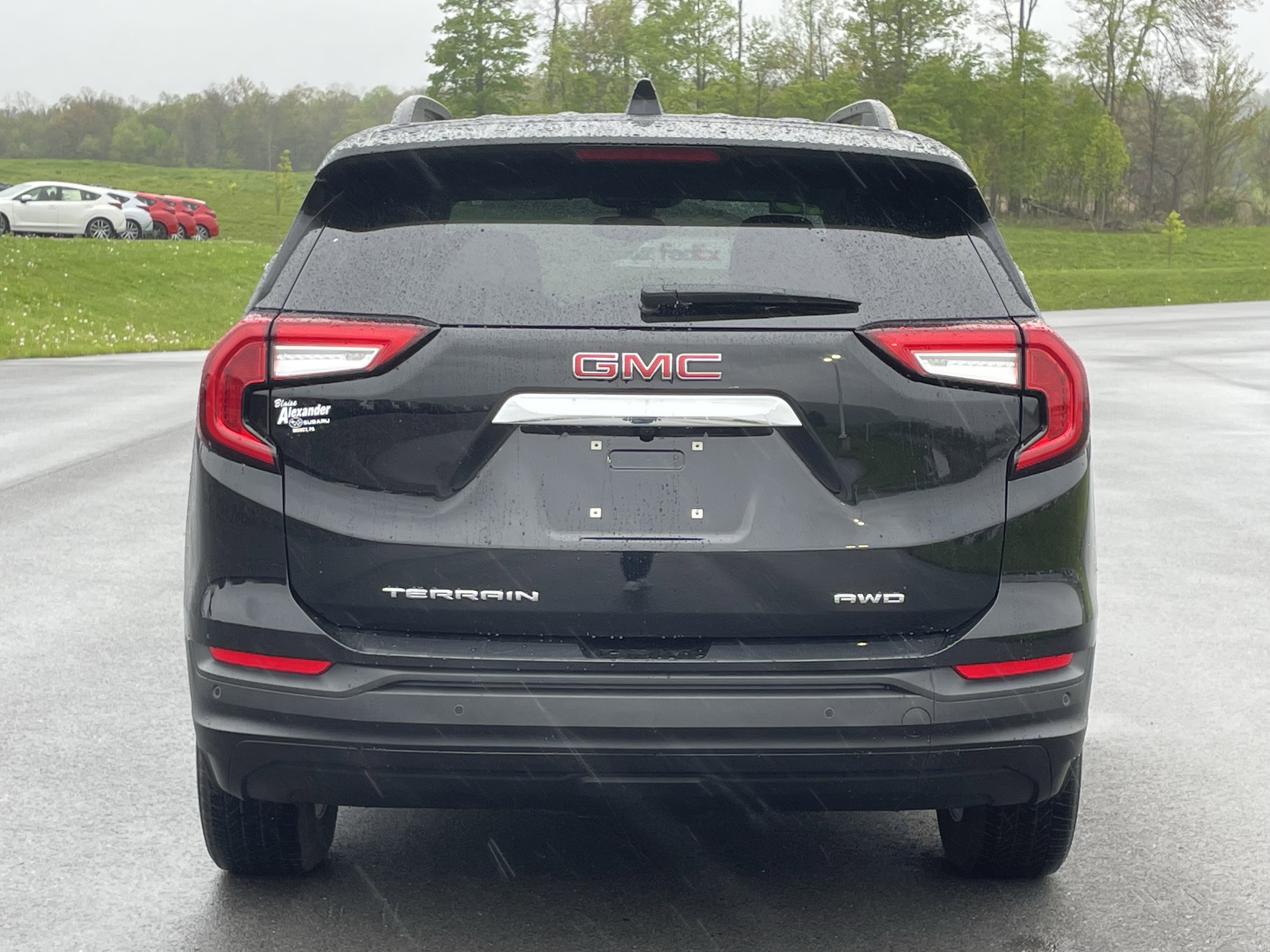 Used 2023 GMC Terrain SLE w/ Driver Convenience Package AWD/4WD image 4
