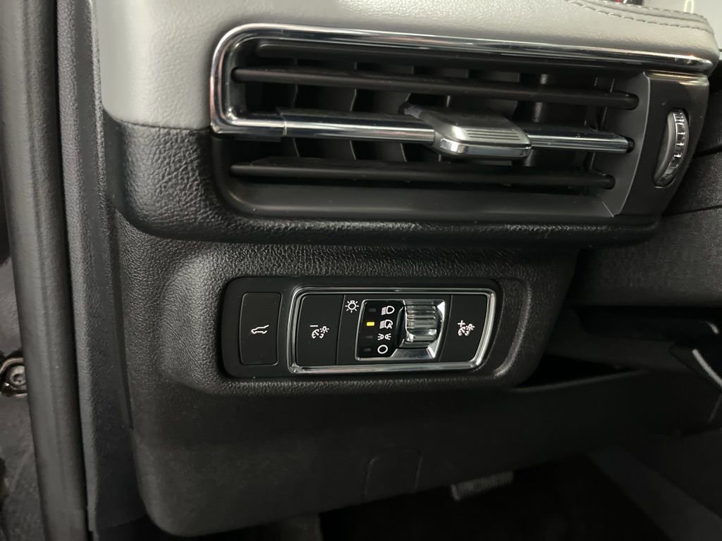 Used 2022 Lincoln Corsair AWD w/ Equipment Group 101A image 13