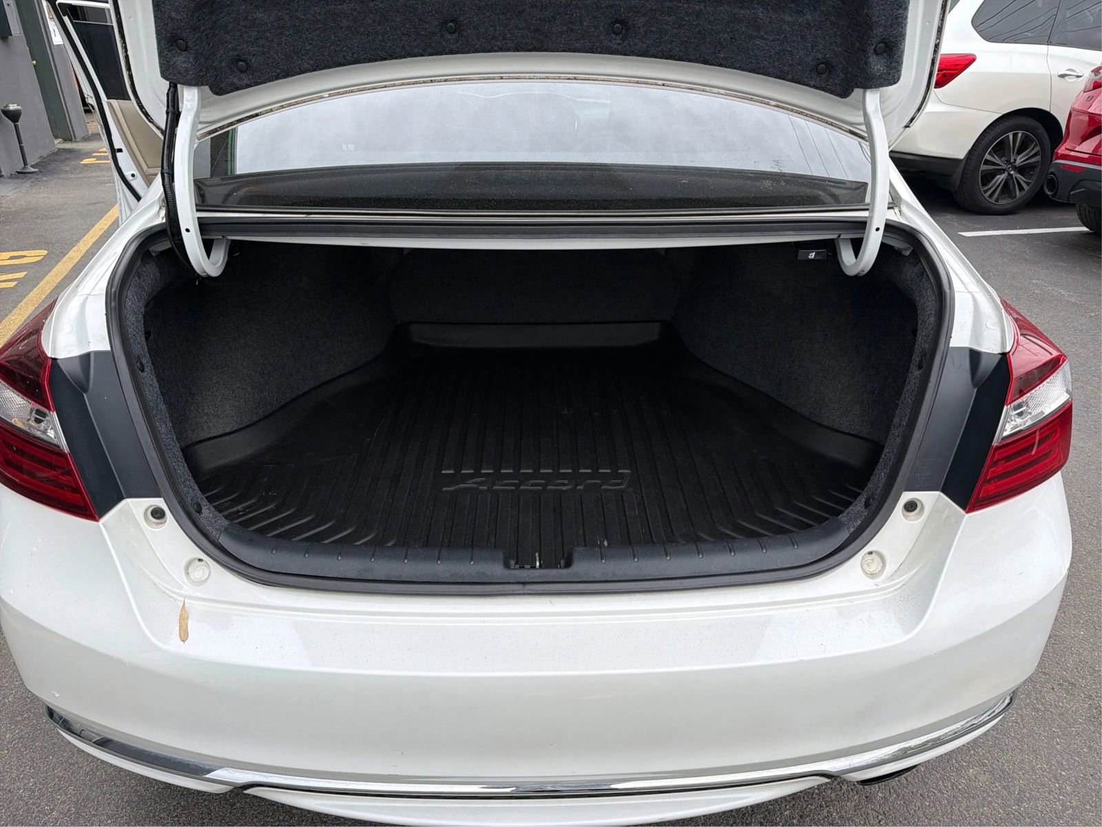 Used 2017 Honda Accord LX image 12