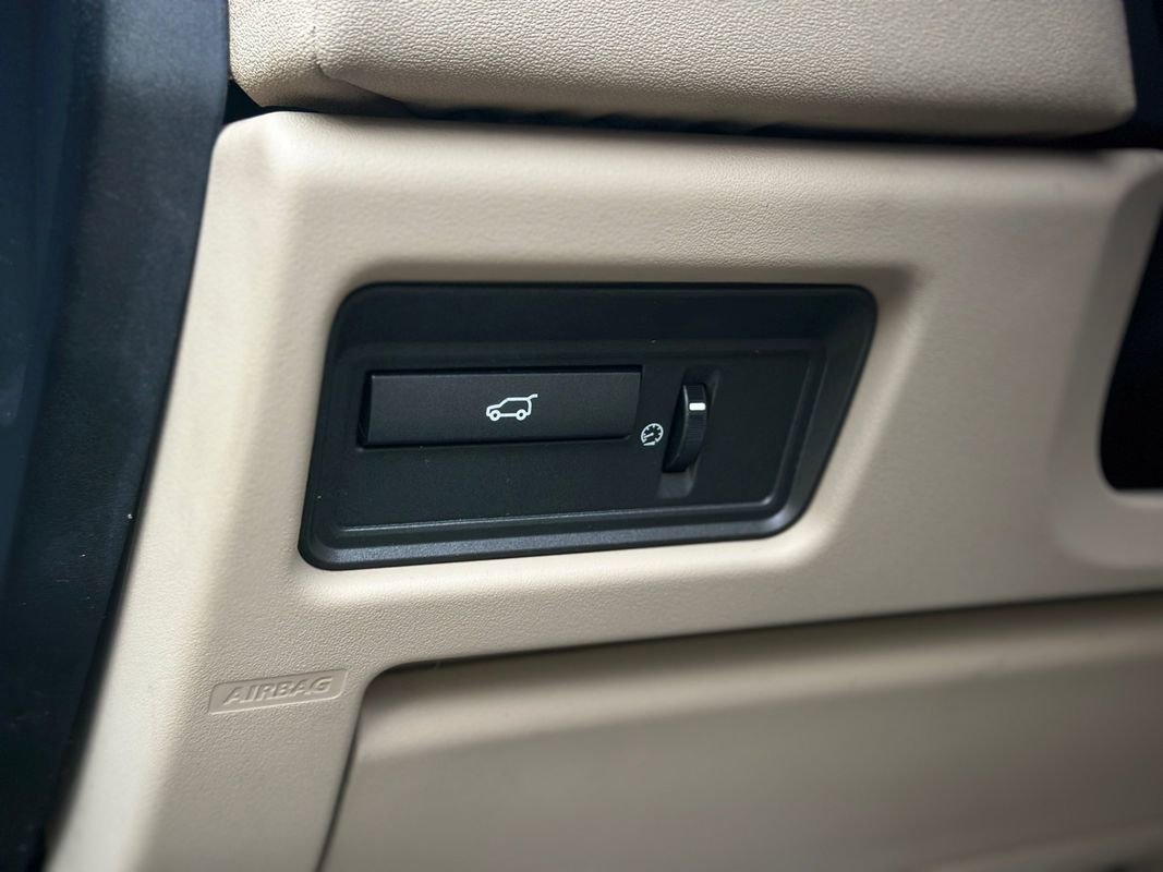 Used 2015 Land Rover Range Rover Evoque Pure Plus image 24