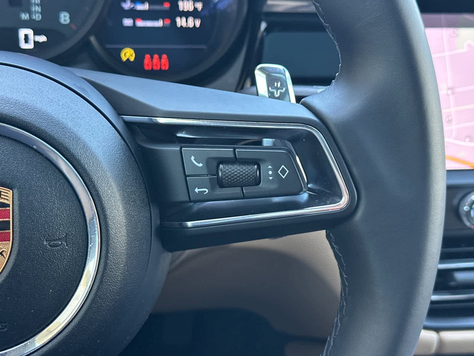 Certified 2025 Porsche Macan AWD/4WD image 27