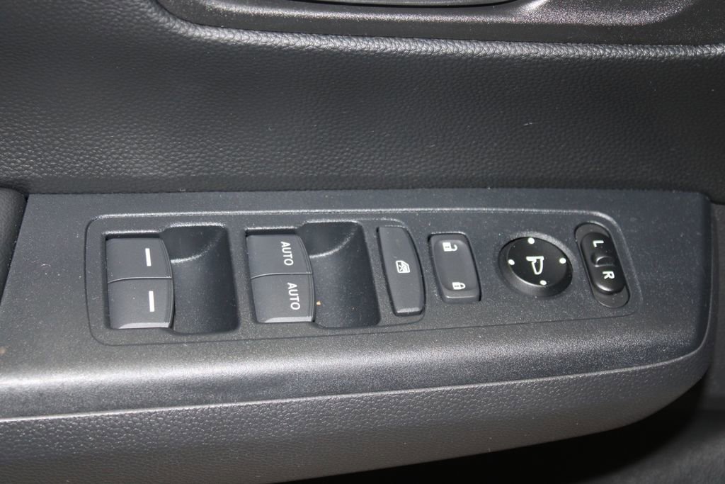 Used 2023 Honda CR-V EX image 9