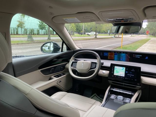 Used 2025 Lincoln Nautilus Premier w/ Equipment Group 102A image 25