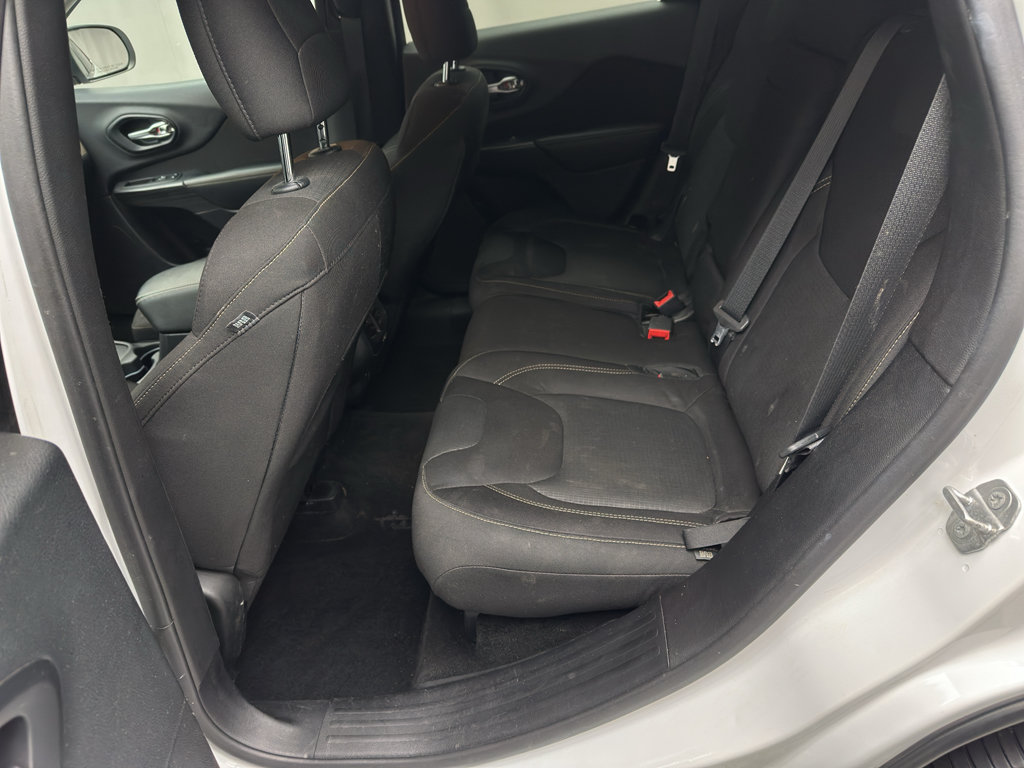 Used 2015 Jeep Cherokee Latitude w/ Cold Weather Group AWD/4WD image 13