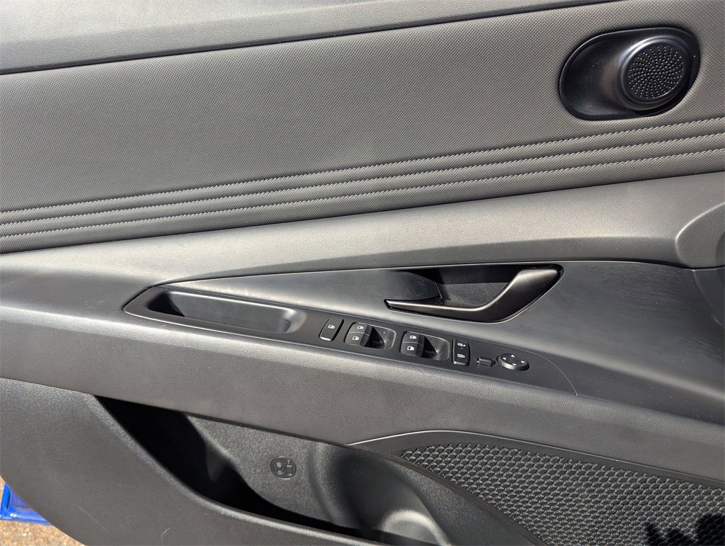 Certified 2025 Hyundai Elantra Sport image 15