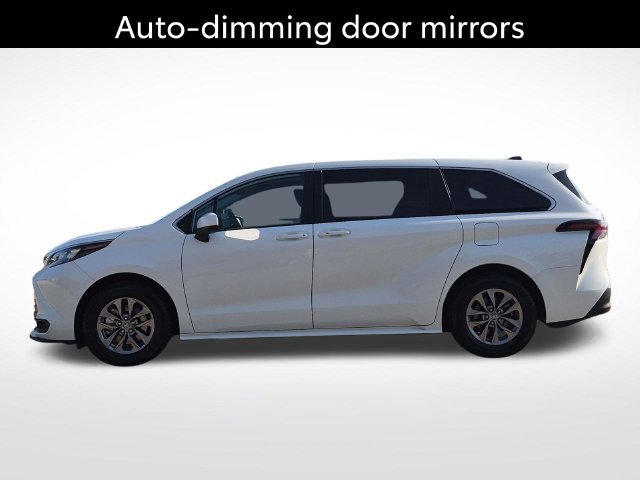 Certified 2025 Toyota Sienna LE FWD image 10
