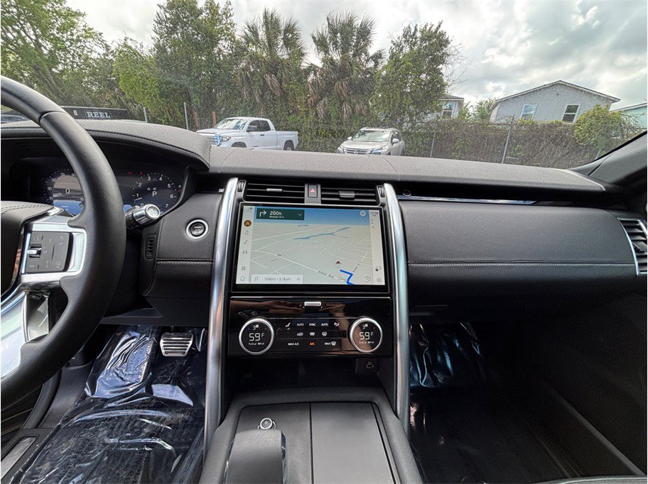 Used 2021 Land Rover Discovery HSE R-Dynamic AWD/4WD image 11