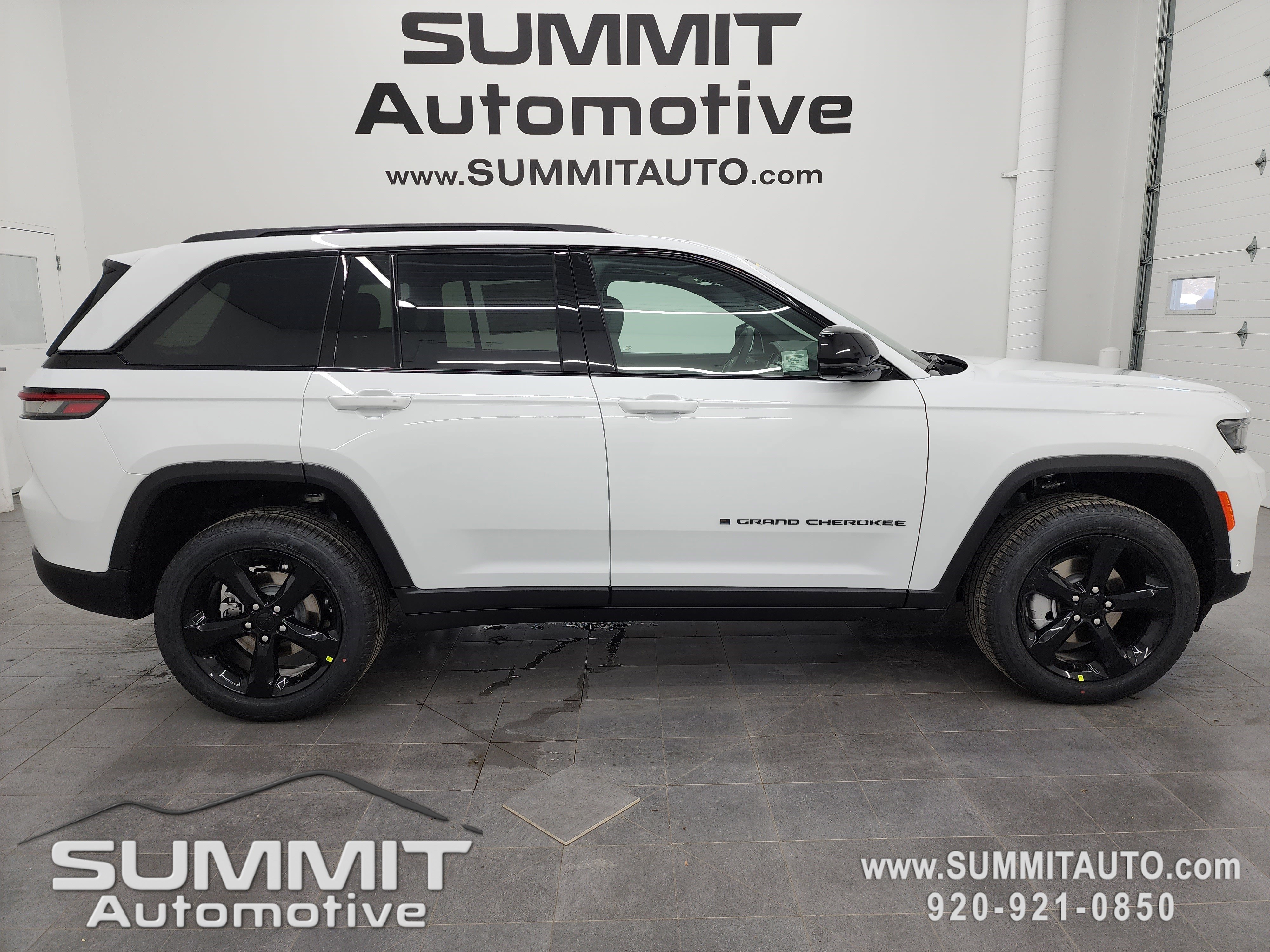 New 2025 Jeep Grand Cherokee Limited w/ Luxury Tech Group II image 1