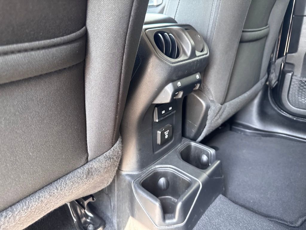Used 2023 Jeep Wrangler Unlimited Sahara AWD/4WD image 26
