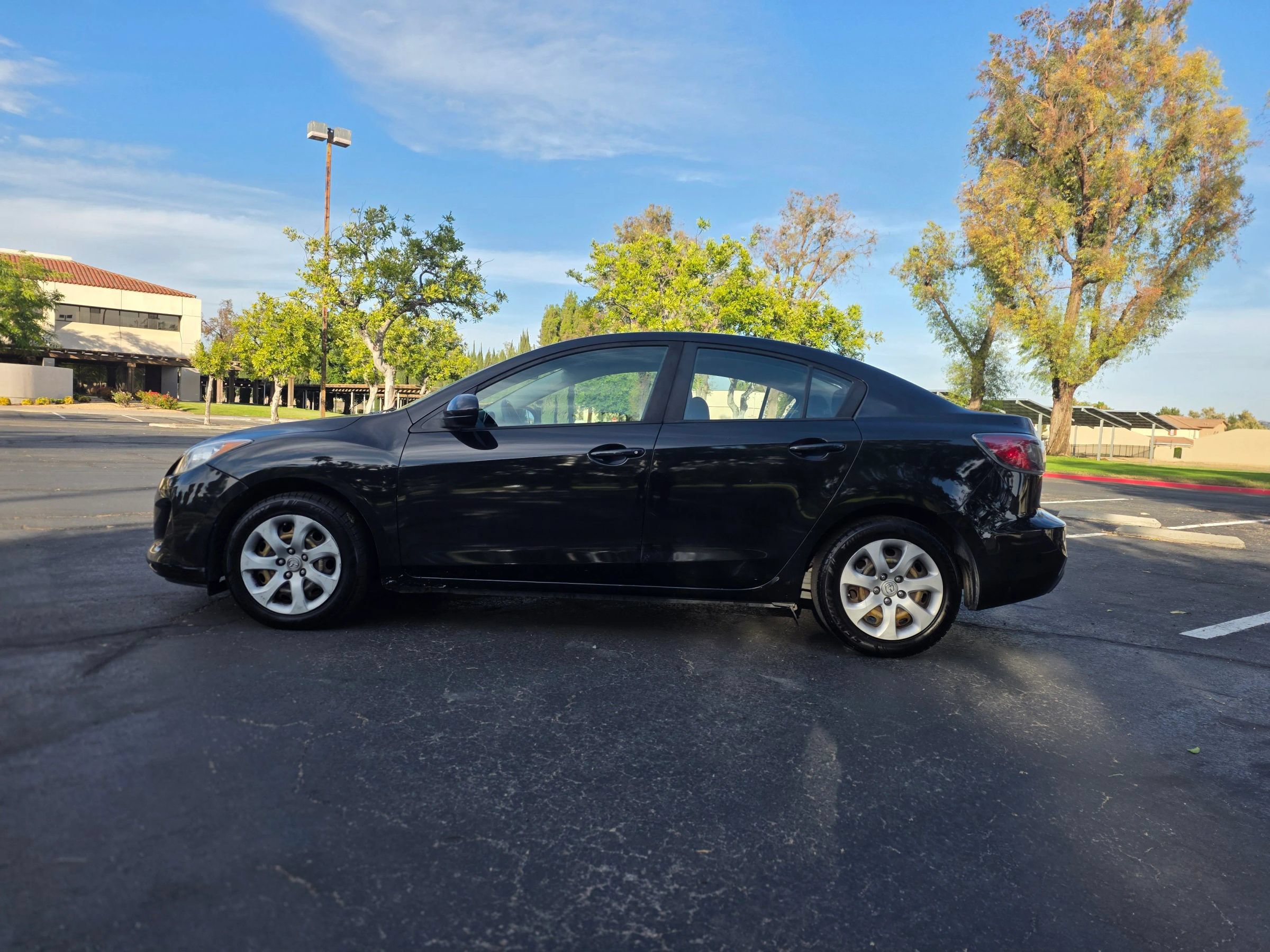 Used 2013 MAZDA MAZDA3 i Sport FWD image 7